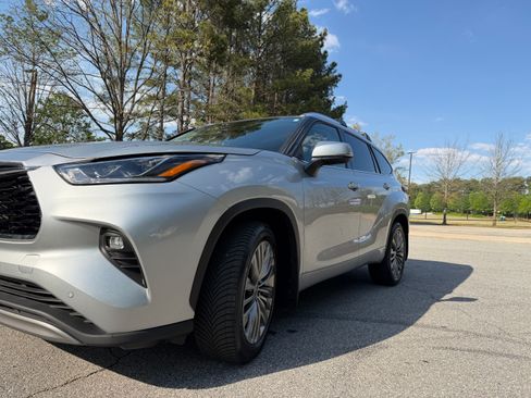 Used 2021 Toyota Highlander Platinum image 8