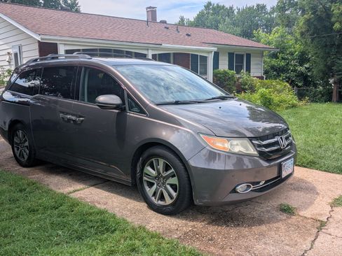 Used 2015 Honda Odyssey Touring Elite image 2