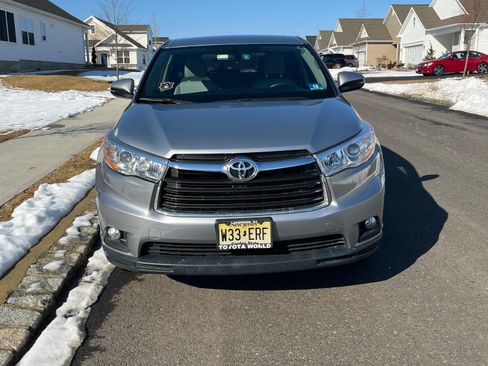 Used 2014 Toyota Highlander Plus image 2