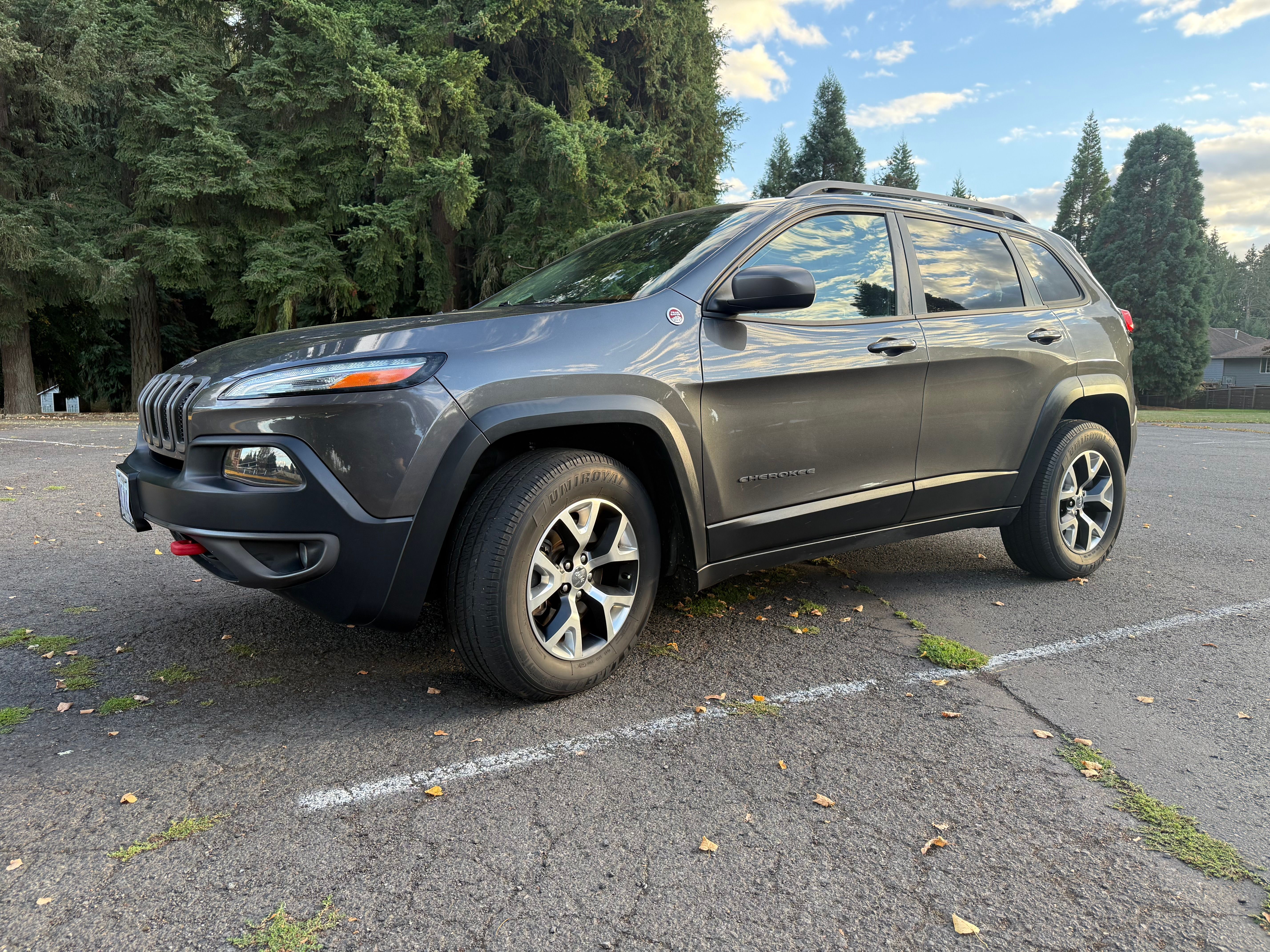 Used 2015 Jeep Cherokee Trailhawk w/ Cold Weather Group AWD/4WD image 6