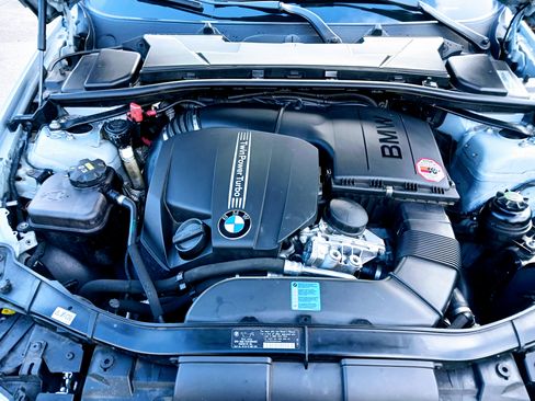 Used 2011 BMW 335i Convertible image 19