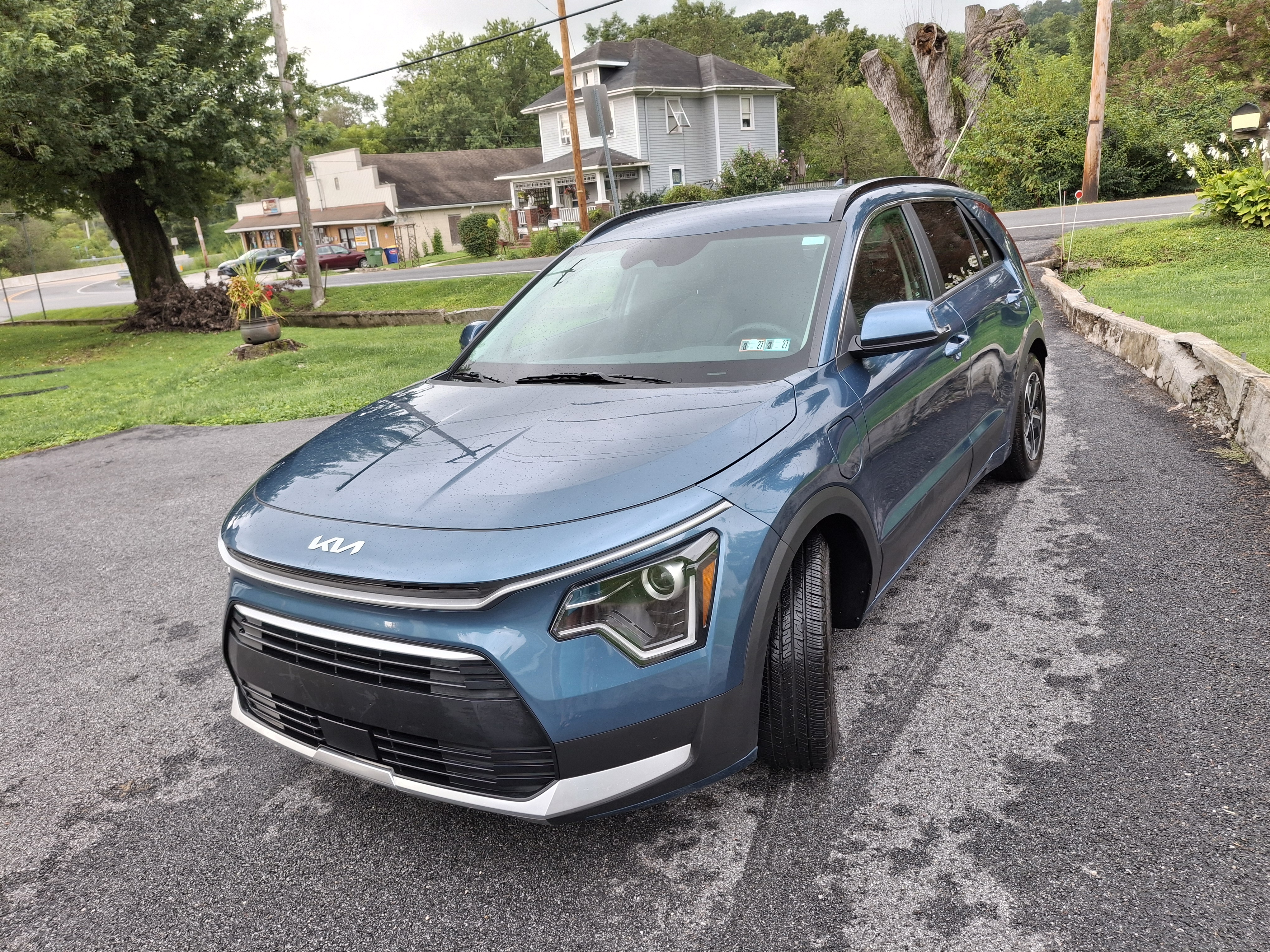 Used 2023 Kia Niro EX w/ EX Cold Weather Package FWD image 4
