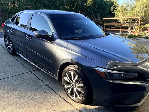 Used 2022 Honda Civic EX image 2