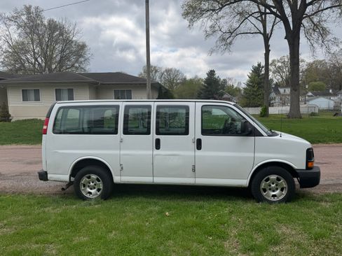 Used 2013 Chevrolet Express 1500 image 2