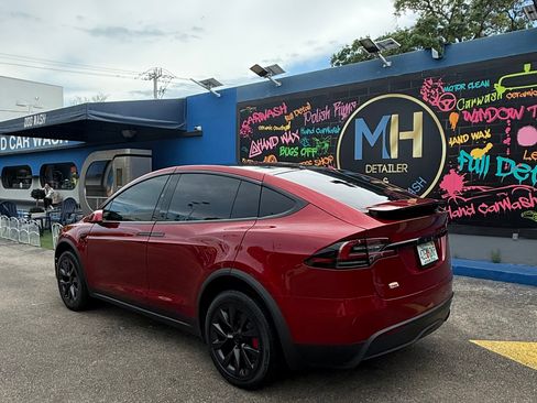 Used 2023 Tesla Model X Plaid image 5