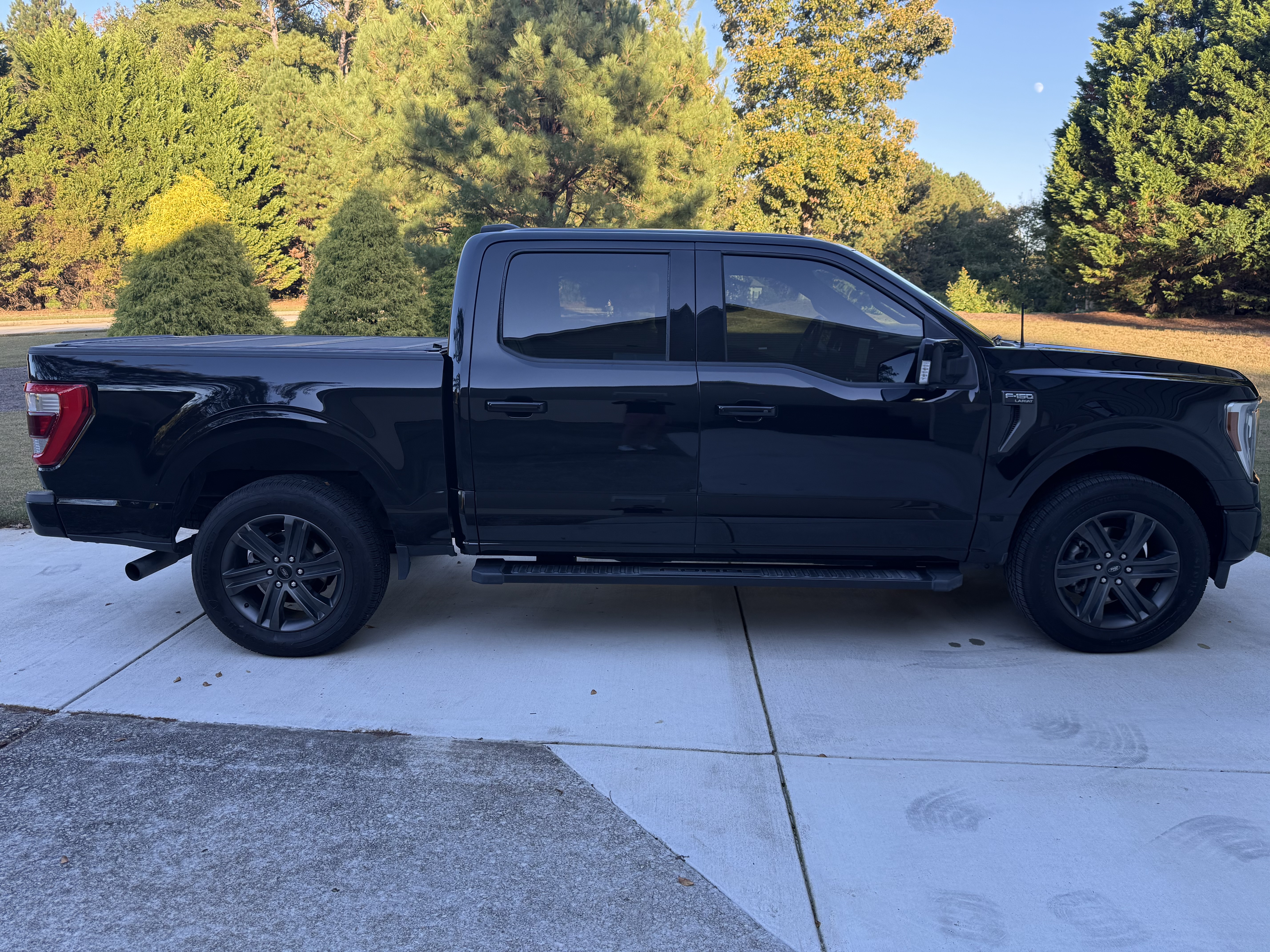Used 2021 Ford F150 Lariat w/ Equipment Group 502A High AWD/4WD image 4