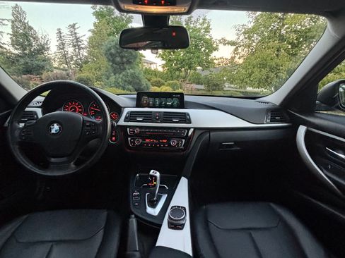 Used 2017 BMW 320i xDrive Sedan AWD/4WD image 15