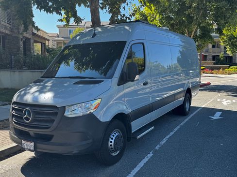 Used 2022 Mercedes-Benz Sprinter 3500 image 1