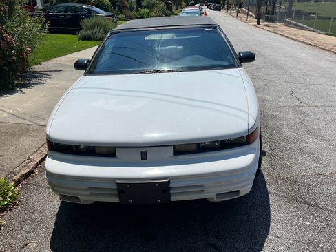 Used 1995 Oldsmobile Cutlass Supreme Convertible image 8