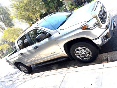 Used 2018 Toyota Tundra SR5 w/ SR5 Upgrade Package RWD image 1