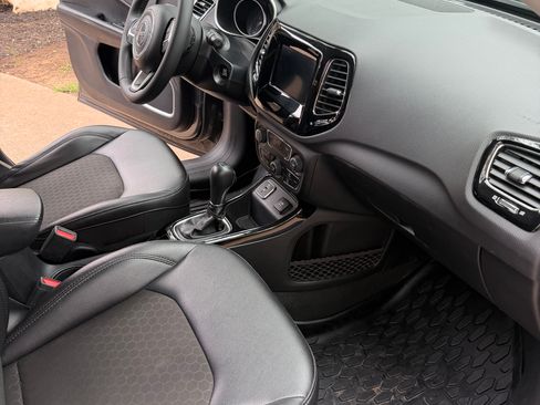 Used 2021 Jeep Compass Latitude FWD image 10
