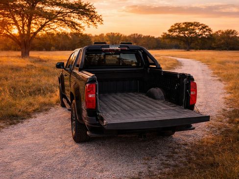 Used 2018 Chevrolet Colorado Z71 image 3
