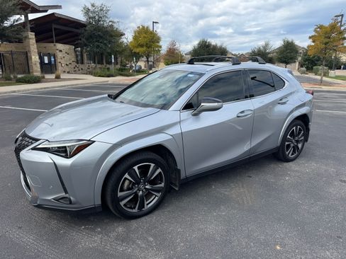 Used 2023 Lexus UX 250h FWD w/ Premium Package image 8