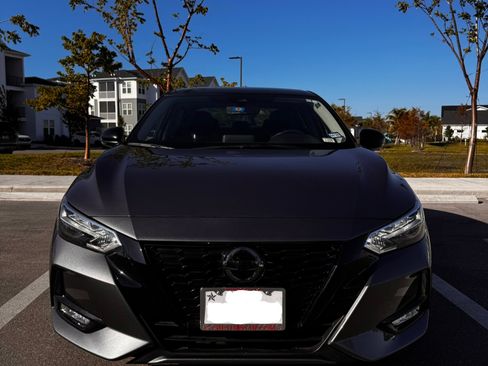 Used 2023 Nissan Sentra SR w/ Midnight Edition Package image 2
