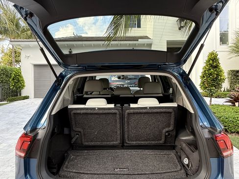 Used 2018 Volkswagen Tiguan SE w/ Panoramic Sunroof Package image 14