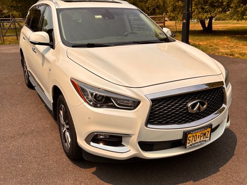 Used 2019 INFINITI QX60 Luxe w/ Essential Package AWD/4WD image 1
