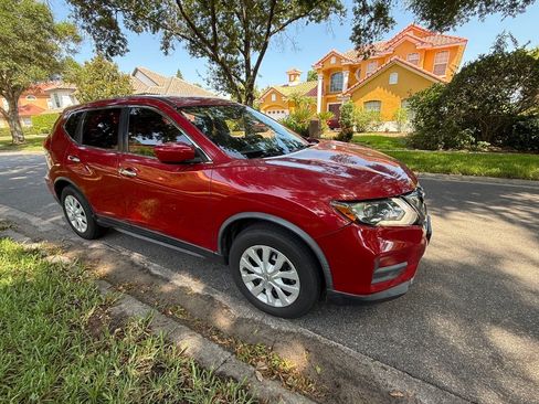 Used 2017 Nissan Rogue S image 10