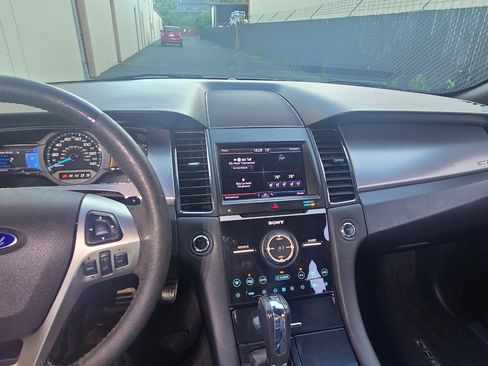 Used 2013 Ford Taurus SHO image 10