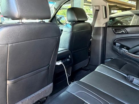 Used 2019 Chevrolet Suburban LT RWD image 6
