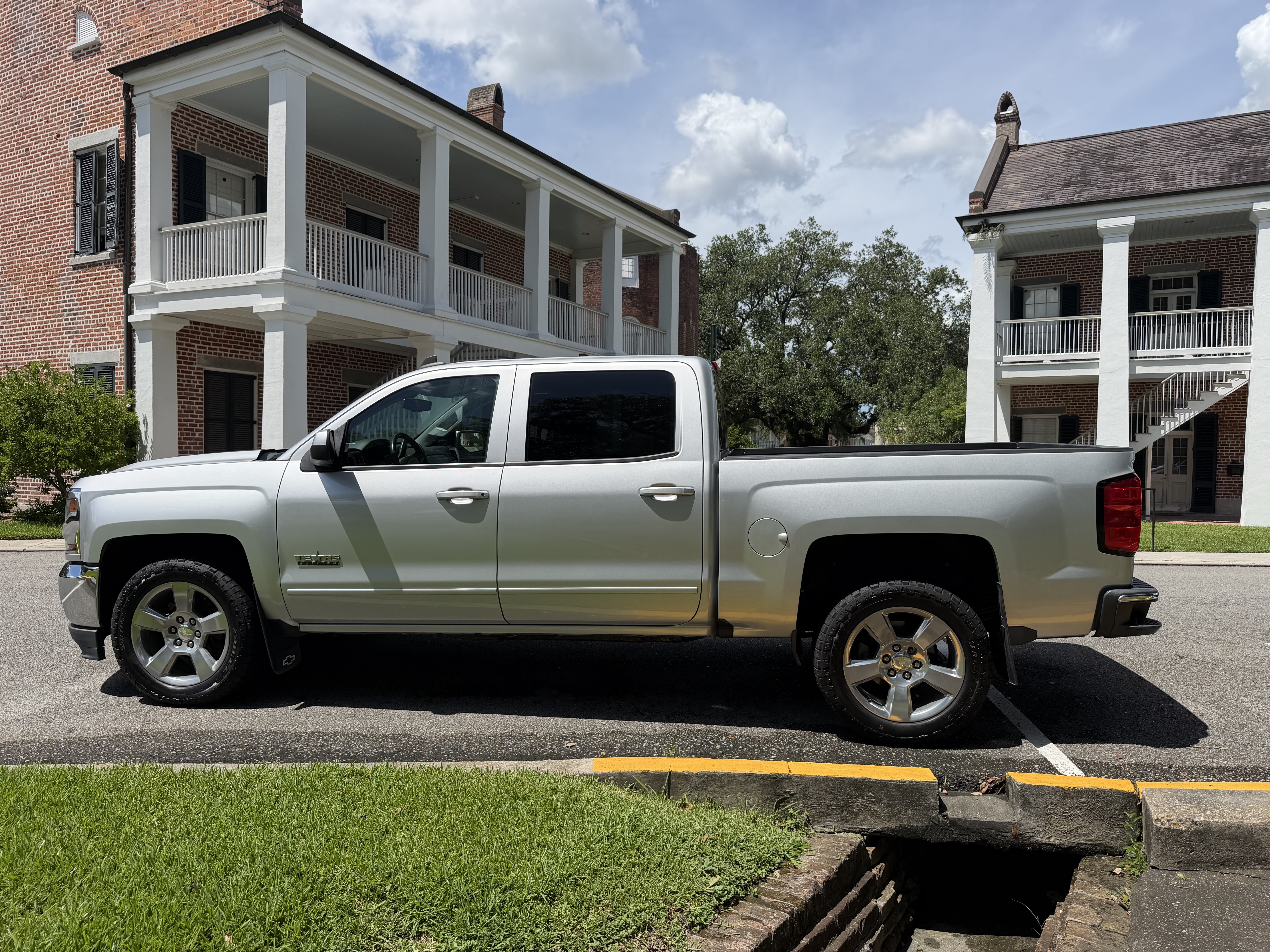 Used 2018 Chevrolet Silverado 1500 LT w/ Texas Edition RWD image 6