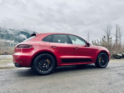 Used 2016 Porsche Macan Turbo image 2