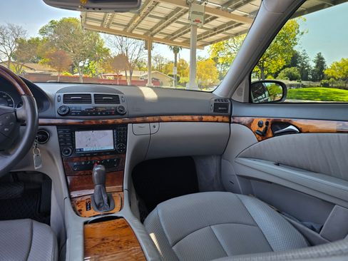 Used 2005 Mercedes-Benz E 500 Sedan image 27