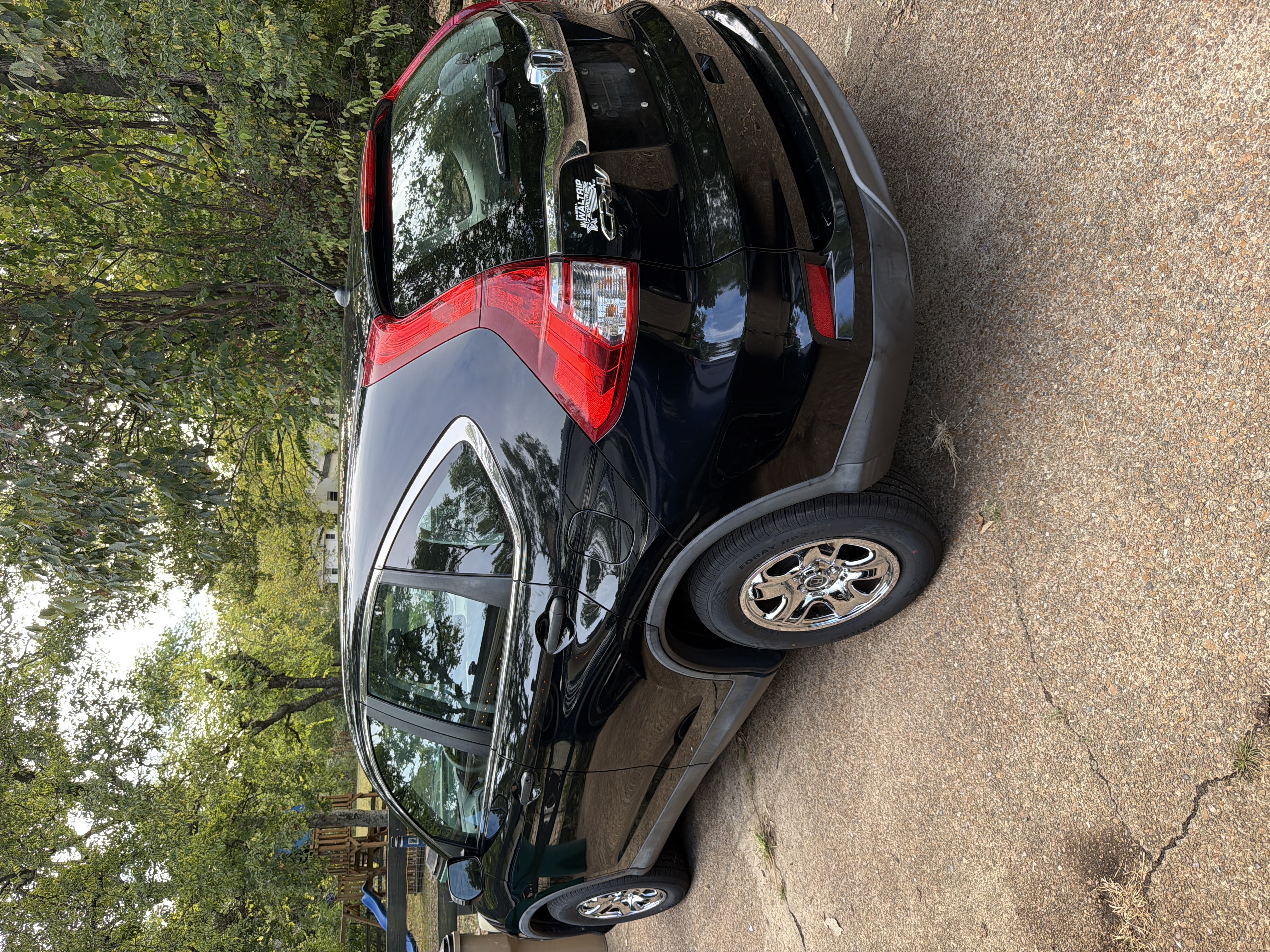 Used 2016 Honda CR-V LX image 2