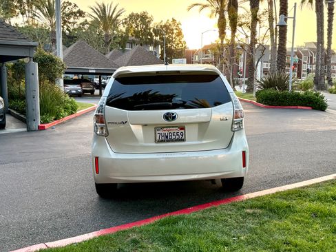 Used 2014 Toyota Prius V Two FWD image 8
