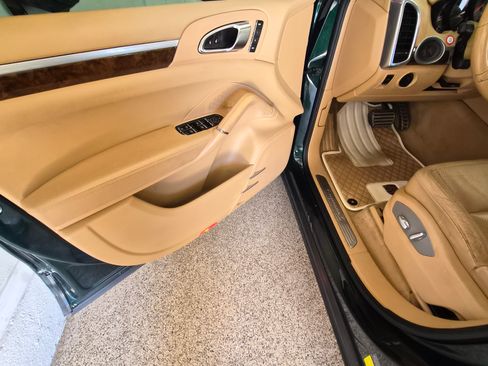 Used 2012 Porsche Cayenne S image 10