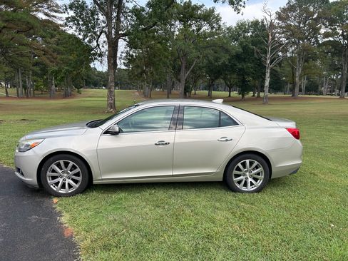 Used 2015 Chevrolet Malibu LTZ image 2