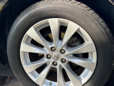 Used 2014 Toyota Venza LE w/ LE Convenience Package image 4