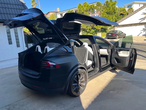 Used 2021 Tesla Model X Long Range image 4