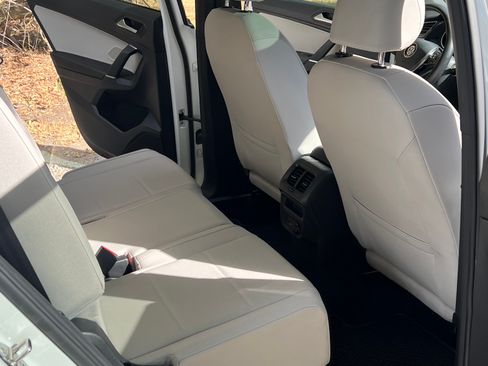 Used 2020 Volkswagen Tiguan SE R-Line image 18