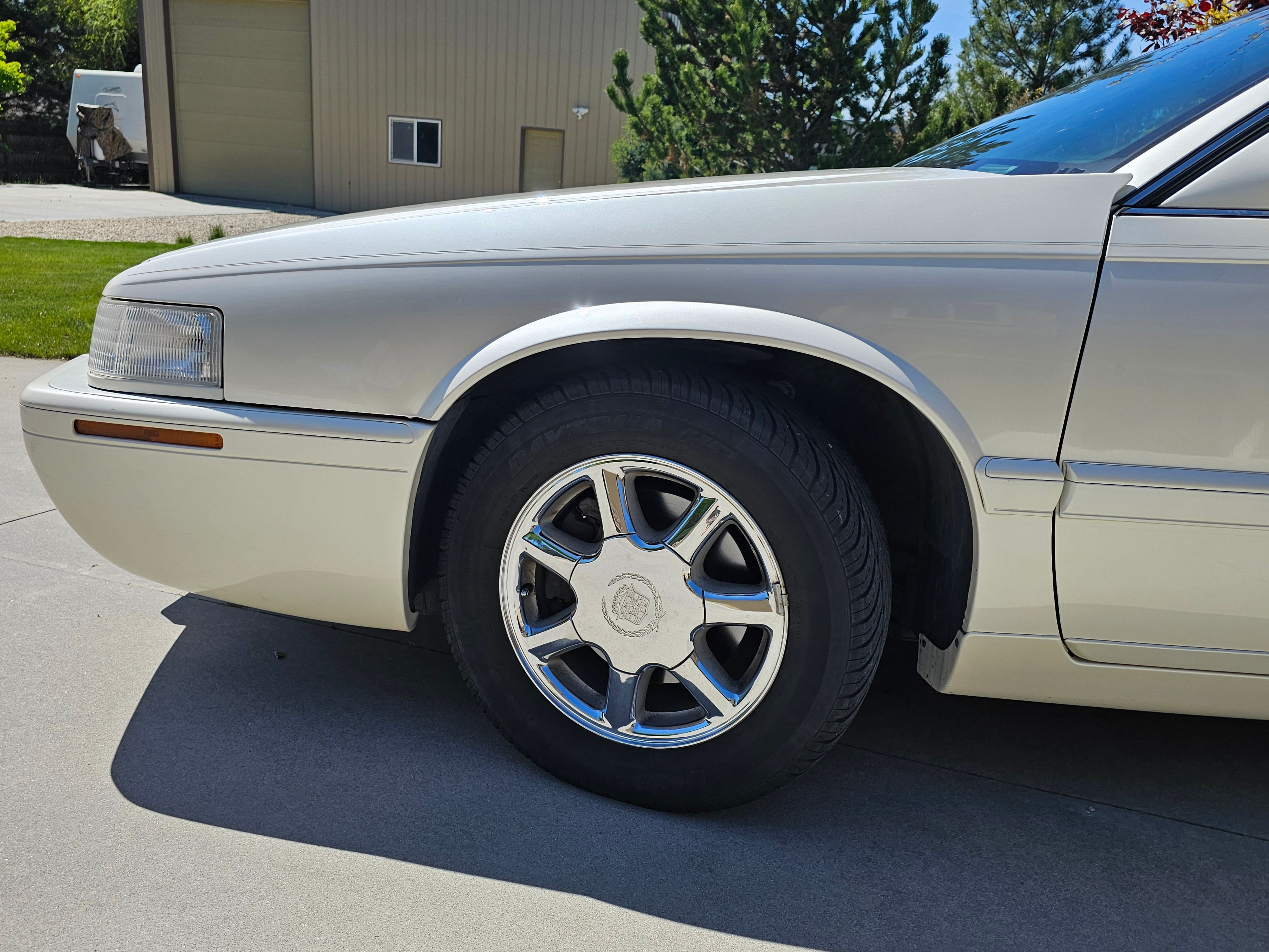 Used 2001 Cadillac Eldorado Touring FWD image 4