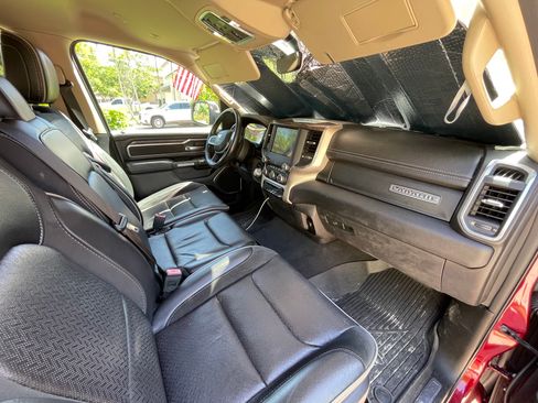 Used 2019 RAM 1500 Laramie AWD/4WD image 18