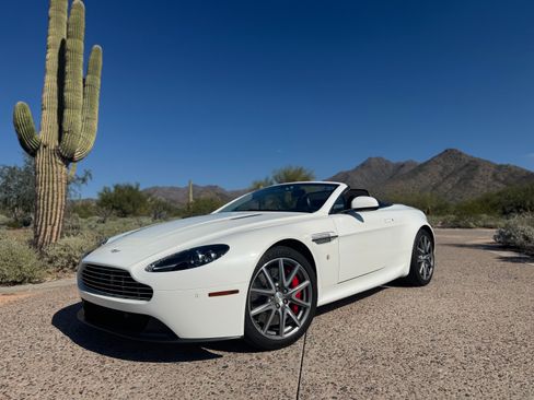 Used 2013 Aston Martin V8 Vantage Roadster image 1