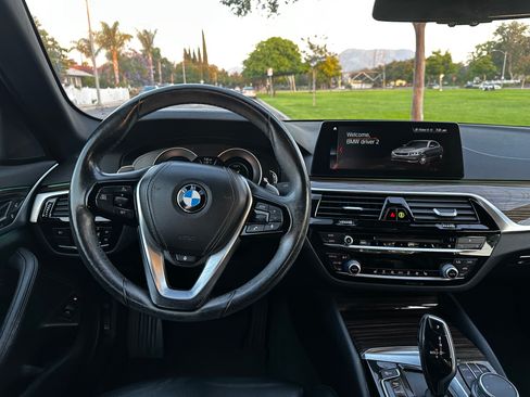 Used 2018 BMW 530e RWD image 12