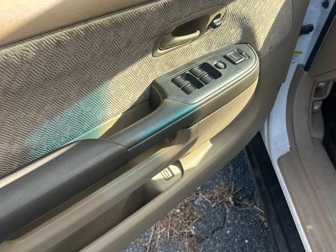 Used 2006 Honda CR-V LX image 14