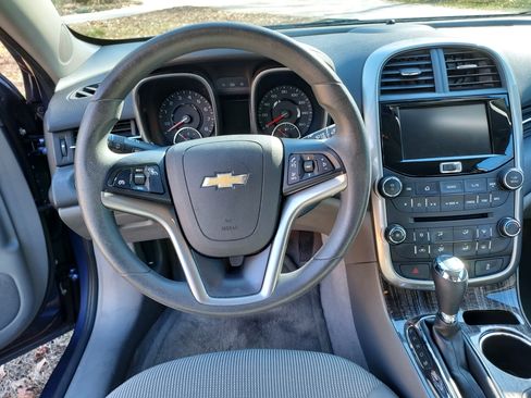 Used 2015 Chevrolet Malibu LT image 9