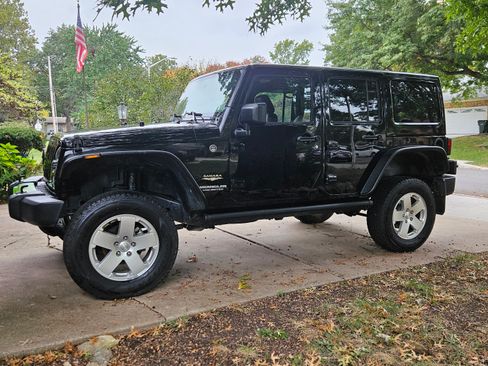 Used 2015 Jeep Wrangler Unlimited Sahara w/ Dual Top Group image 1