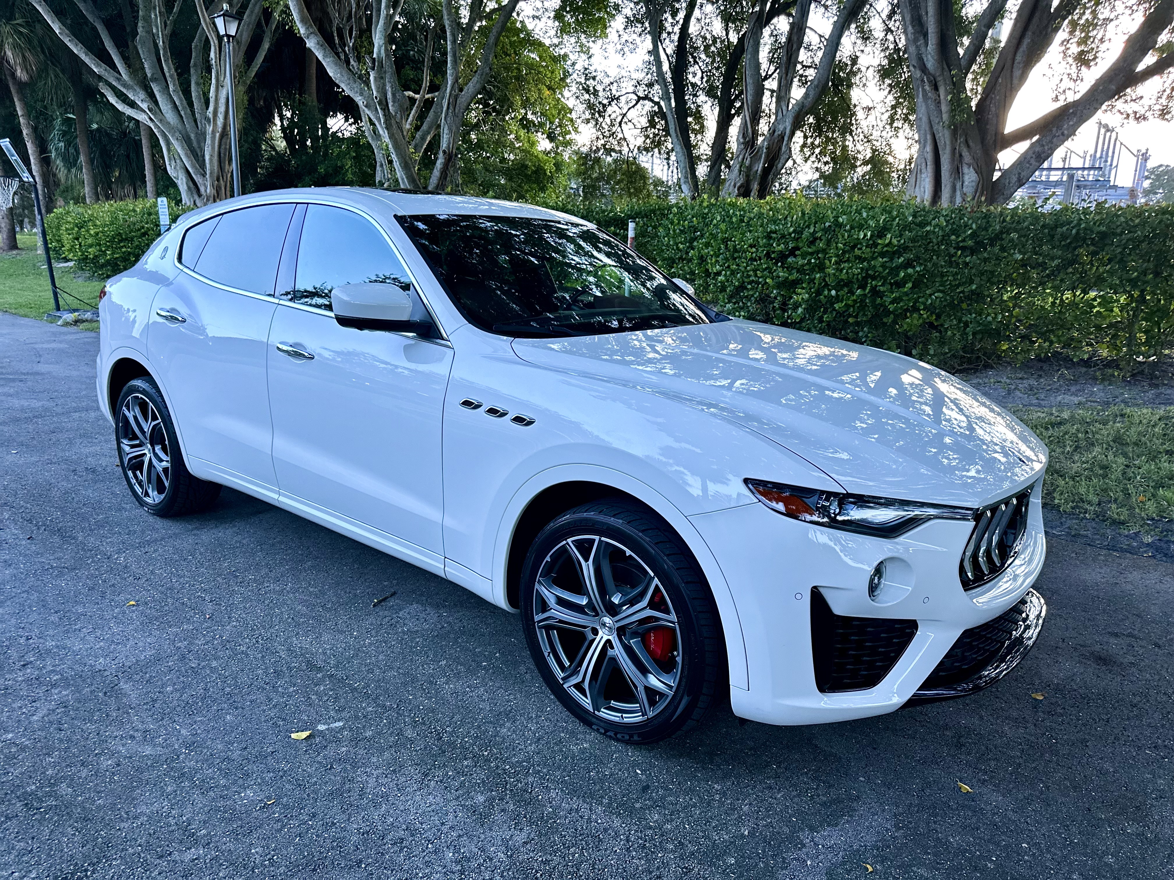 Used 2021 Maserati Levante AWD/4WD image 12