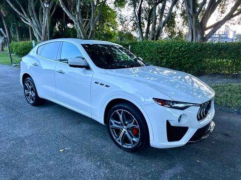 Used 2021 Maserati Levante AWD/4WD image 12