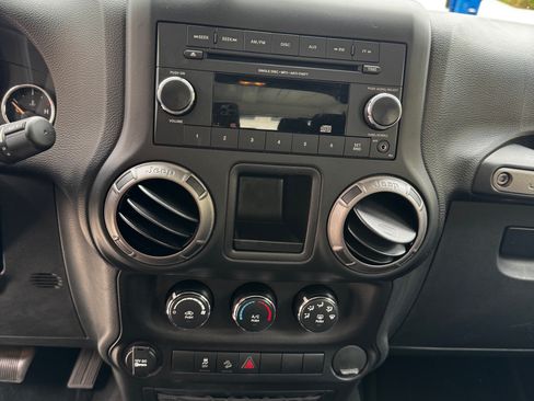 Used 2018 Jeep Wrangler Sport AWD/4WD image 26