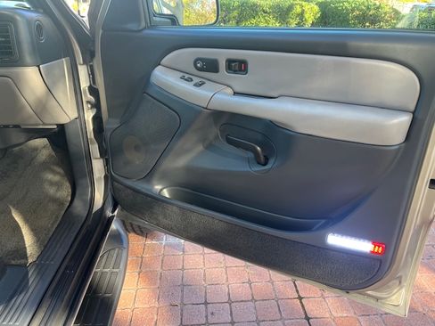 Used 2001 Chevrolet Suburban 2500 LT w/ LT Preferred Equipment Group image 17