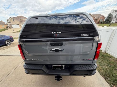 Used 2025 Chevrolet Silverado 2500 ZR2 w/ Technology Package image 6