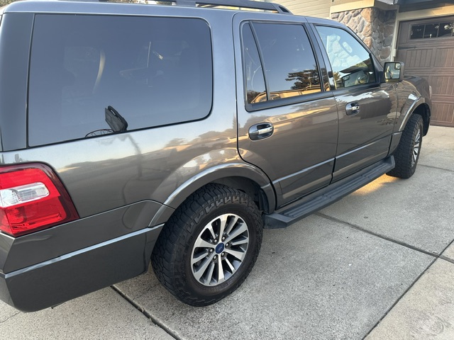 Used 2017 Ford Expedition XLT AWD/4WD image 4