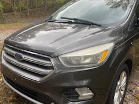Used 2017 Ford Escape SE image 4