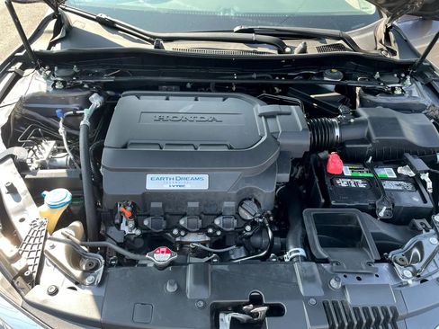 Used 2017 Honda Accord EX-L image 8