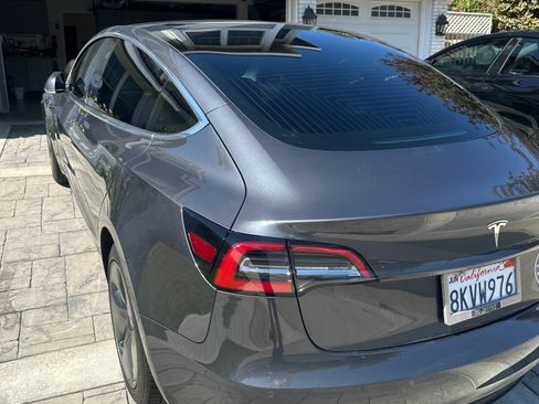 Used 2019 Tesla Model 3 Standard Range Plus image 5