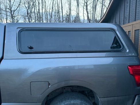 Used 2017 Nissan Titan SV image 2